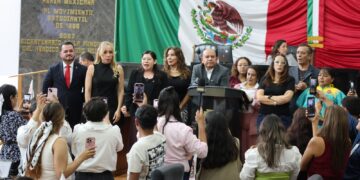 Bronca en el Congreso de Chihuahua: morena toma la tribuna por veto y presuntos insultos