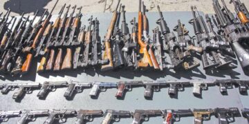 Estudiantes de secundaria en EE.UU. trafican con armas: NYT