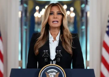 Pactan alto al fuego en Oleshki tras mediación de Melania Trump