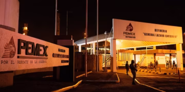 Ataque armado en refinería de Minatitlán deja dos trabajadores lesionados