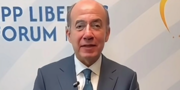 Reaparece Felipe Calderón y advierte el regreso de nueva versión de la dictadura perfecta