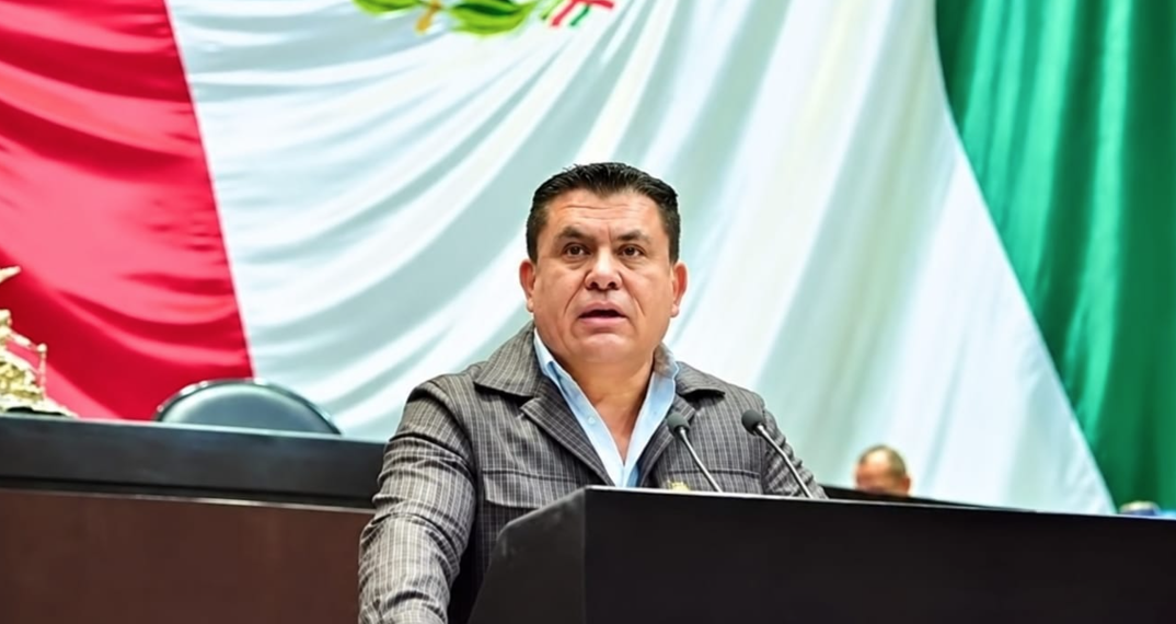 Pide Álex Domínguez libre acceso a Uber y DiDi en aeropuertos y centrales de Chihuahua