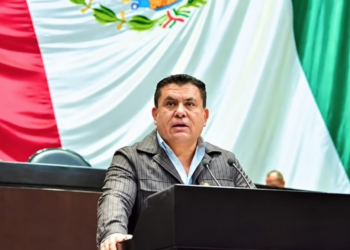 Pide Álex Domínguez libre acceso a Uber y DiDi en aeropuertos y centrales de Chihuahua