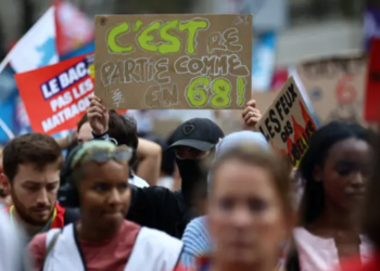Bloqueos masivos y protestas estudiantiles sacuden a Francia en su quinta jornada de movilizaciones nacionales