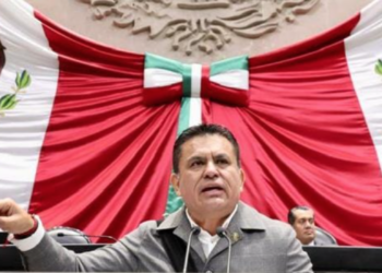 Ley antimemes busca censurar el humor político: Alex Domínguez