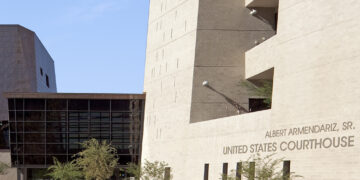 Condado de El Paso vence a Trump en tribunales por financiamiento antiterrorista