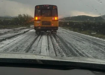Temporal y granizada azota a Juárez y carretera Panamericana