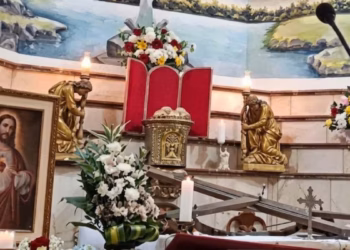 Mueren sacerdote en plena misa tras caerle cruz en Guayaquil