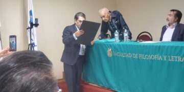 Homenajean en la UACH al decano del periodismo chihuahuense González Raizola por más de 70 años de trayectoria y la donación de su archivo histórico