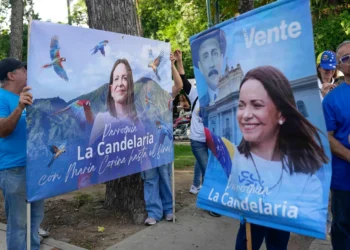 Regresa María Corina Machado a Venezuela tras diez meses en el exilio