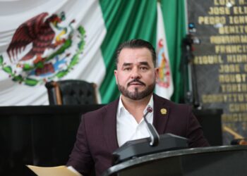 Pide Óscar Avitia reivindicar a heroínas patrias sin apellidos conyugales en muros de honor