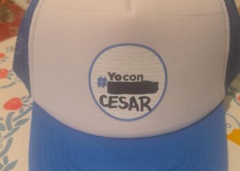 Protesta panista recicla gorras contra Maru Campos