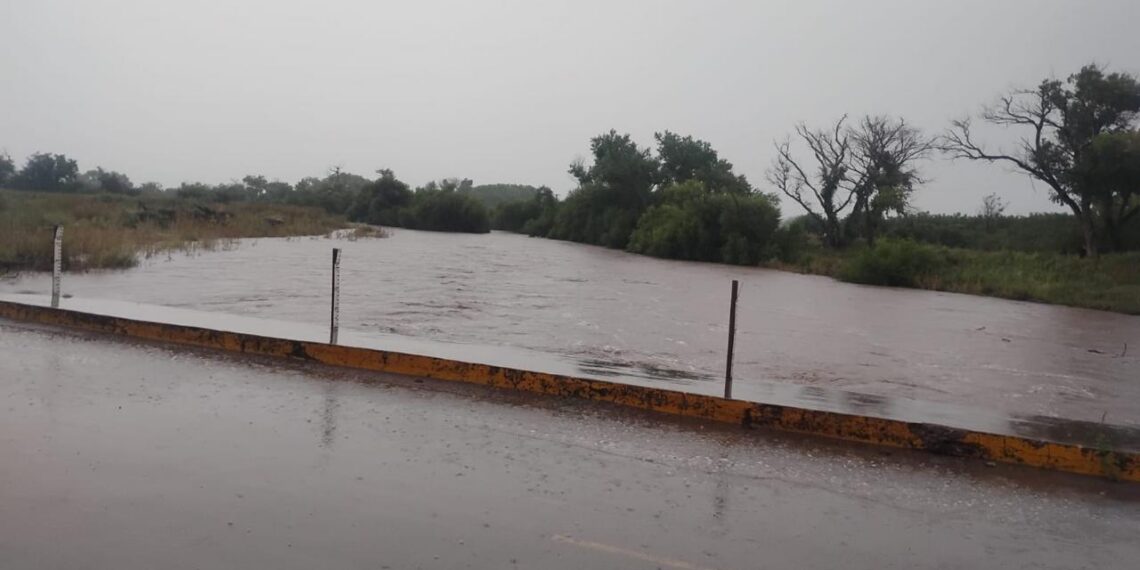 Emite Protección Civil alerta naranja en el sur de Chihuahua por lluvias del huracán Simón