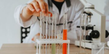 Muere científica de laboratorio por presunto caso de peste en Siberia y activan cuarentena sanitaria para 200 contactos