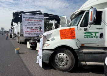 Paralizan carreteras del país por paro nacional de transportistas